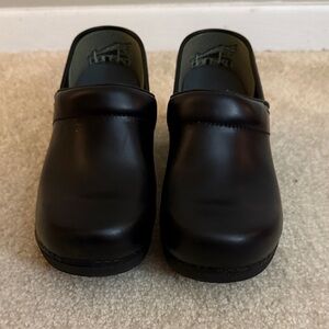 Dansko Women's XP 2.0 Black Waterproof Pull Up Mules Size 37 (US 6.5-7)